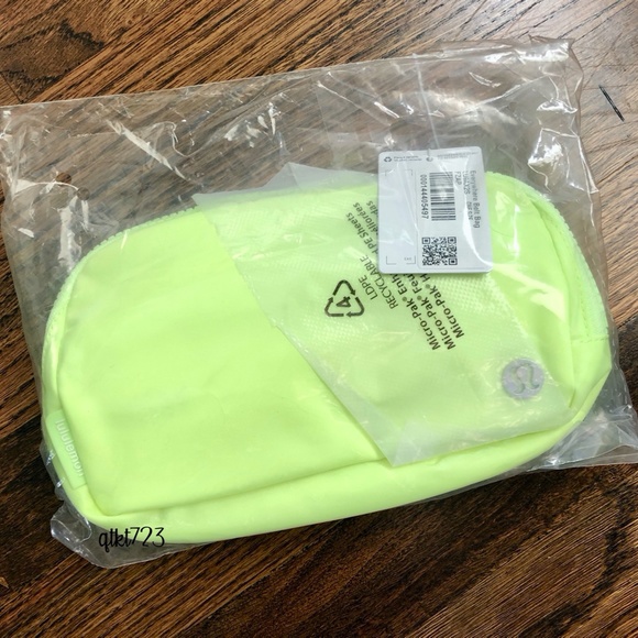 Everywhere Belt Bag - FADED ZAP - Picture 2 of 5